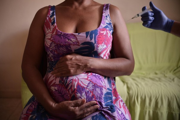 Grvidas que tomaram primeira dose da AstraZeneca devem tomar a 2 dose da Pfizer em SP