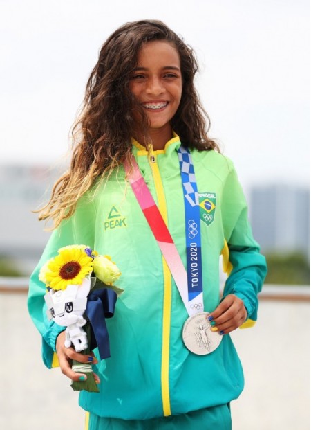 Rayssa Leal, a Fadinha, faz história e é prata no skate street nas Olimpíadas