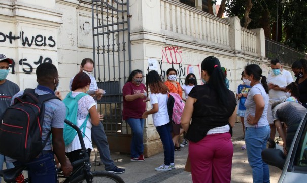 Aulas presenciais em escolas e universidades recomeam em agosto em SP