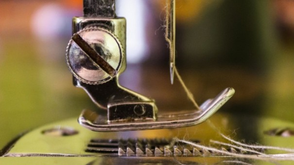 Fundo Social de Adamantina oferece curso de costura industrial para sof�