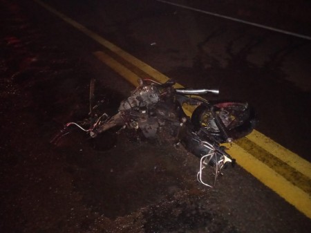 Batida entre moto e caminhão mata mulher de 23 anos em Mirante do Paranapanema