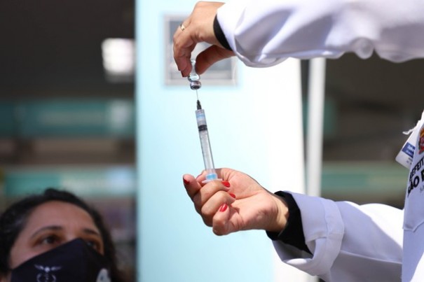 Governo de SP volta a antecipar a vacinao contra Covid de adultos e adolescentes no estado
