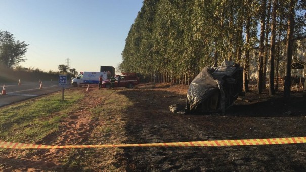 Tr�s v�timas de acidente entre carreta e perua recebem alta de hospital; homem e crian�a seguem internados