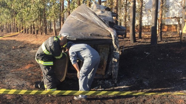 Ap�s tr�s dias de interna��o, v�tima de batida entre carreta e perua em rodovia morre no HR, em Presidente Prudente