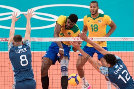 Brasil impõe virada épica e bate Argentina no vôlei masculino nas Olimpíadas