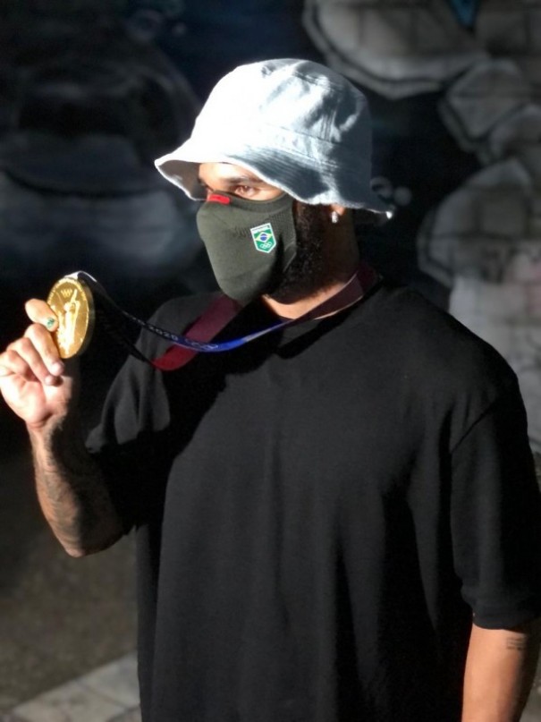 Italo Ferreira chega a Ba�a Formosa, e admite querer conhecer ex-BBB Juliette