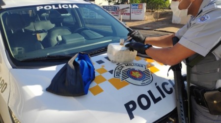 SP-294: passageira de ônibus é presa pela PM Rodoviária com mais de 4 kg de cocaína presos à cintura