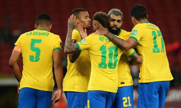 Brasil vence marcao do Equador e dispara na ponta das Eliminatrias
