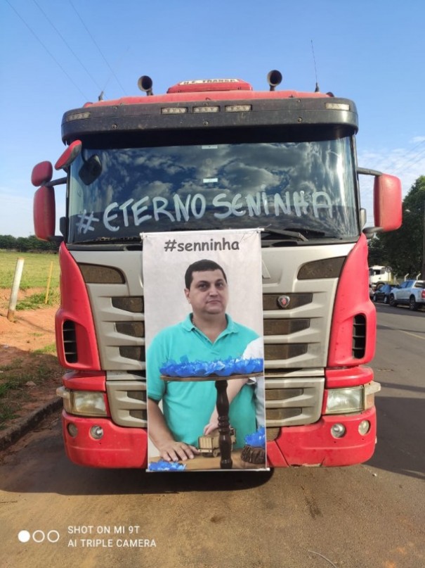 Carreata homenageia empres�rio que morreu em decorr�ncia de Covid-19 em Osvaldo Cruz