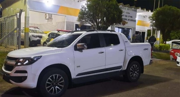 Caminhonete S10 roubada � recuperada e suspeitos presos na SP-613