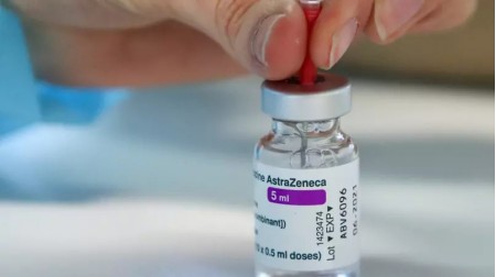 Pesquisador da Astrazeneca sugere uso de remédios para reações da vacina