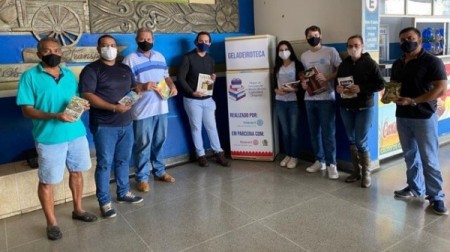 Interact e o Rotaract de Osvaldo Cruz instalam geladeiroteca na rodoviária da cidade