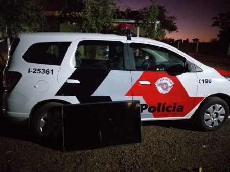 Polícia Militar apreende televisão localizada em matagal, em Osvaldo Cruz