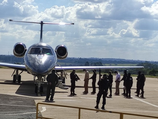 Com forte aparato de seguran�a, integrantes de fac��o criminosa s�o transferidos do Oeste Paulista para o sistema penitenci�rio federal