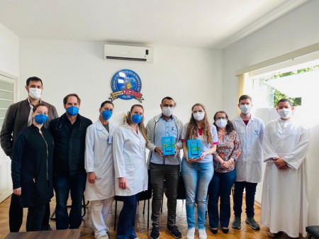 Rotaract de Adamantina em parceria com Rede Promover Vidas faz doação de tablets para Santa Casa