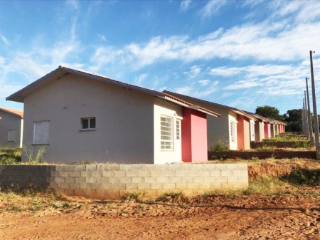 Governo do Estado deve rescindir contrato com construtora das casas populares