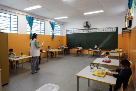SP antecipa para sexta-feira vacinação contra Covid de profissionais da educação básica de 18 a 44 anos
