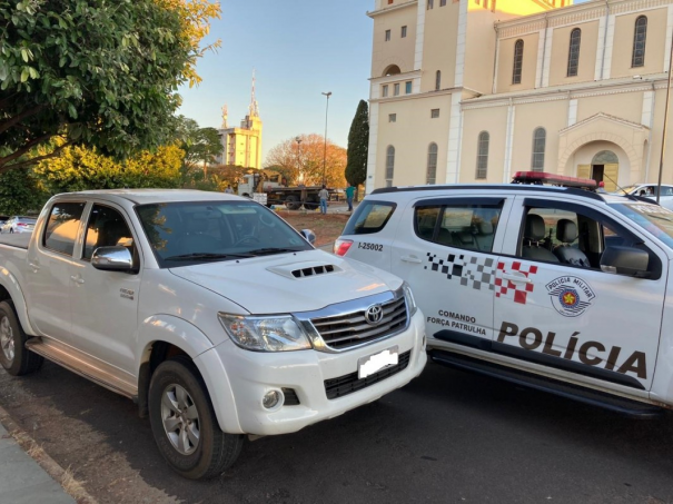 PM age r�pido, prende autores de roubo a propriedade rural em Osvaldo Cruz e recupera Hilux e mais de R$18 mil