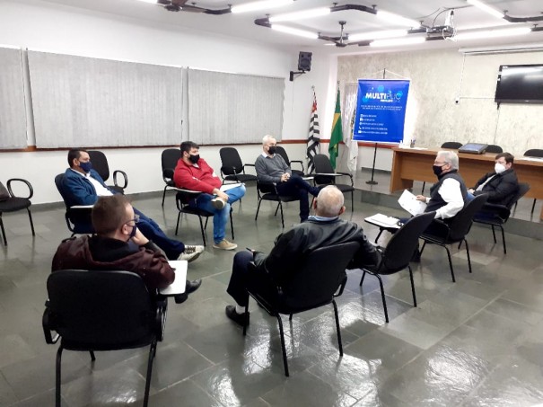 Multiplic apresenta primeiro projeto da C�mara T�cnica do Eixo Educa��o