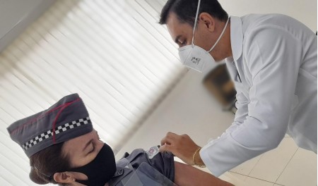 Profissionais das forças de Segurança recebem segunda dose da vacina contra a Covid-19