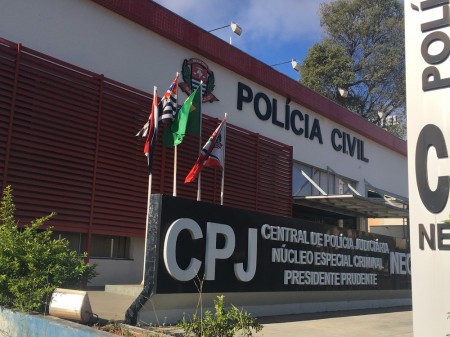 Polícia Civil abre inquérito e identifica estudantes universitários envolvidos em castração de cachorro em república