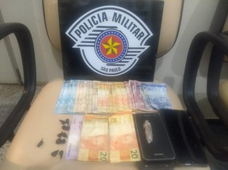 Jovem é presa em flagrante por tráfico de drogas e associação ao tráfico em Dracena