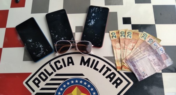 Adolescentes so detidos suspeitos de furtar celulares, dinheiro e culos de residncia em Osvaldo Cruz
