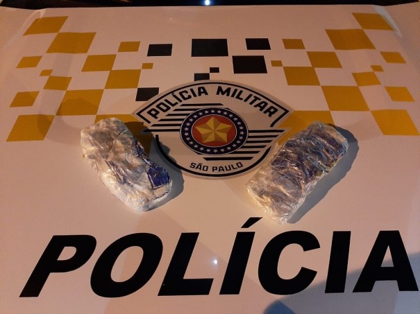 Fiscaliza��o encontra coca�na dentro do travesseiro de passageira de �nibus e mulher acaba presa por tr�fico