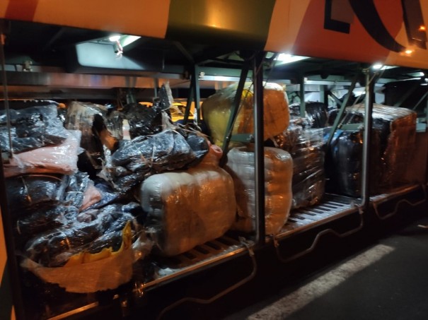 Fiscaliza��o apreende carga com 30 mil itens de origem estrangeira sem notas fiscais em Presidente Venceslau