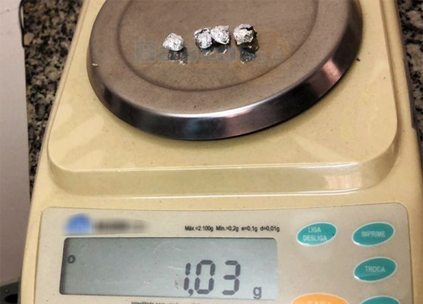 Pol�cia Militar de Iacri flagra indiv�duo com pedras de crack