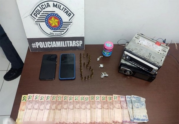 Pol�cia Militar prende indiv�duo por furto de ve�culo, som automotivo e tr�fico de drogas