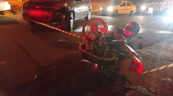 Acidente entre carro e moto deixa homem ferido em Osvaldo Cruz