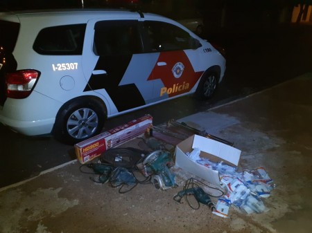 Polícia Militar registra flagrante de violência doméstica, Lei Maria da Penha e apreende objetos, em OC