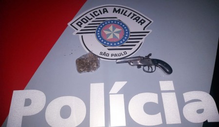 Polícia Militar prende homem em flagrante por porte de arma e drogas, em Osvaldo Cruz