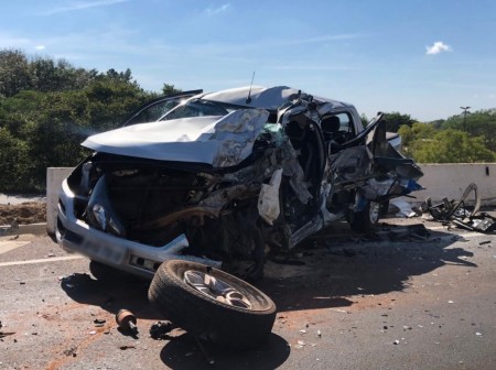 Motorista de caminhonete morre após grave acidente na SP-294, em Osvaldo Cruz