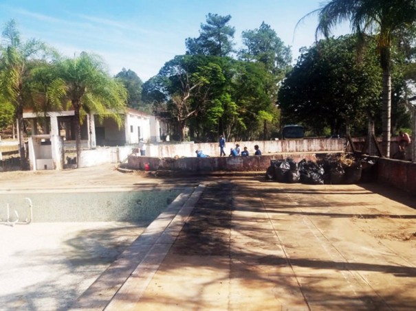 Prefeitura de Luclia realiza limpeza da rea do Salto Botelho