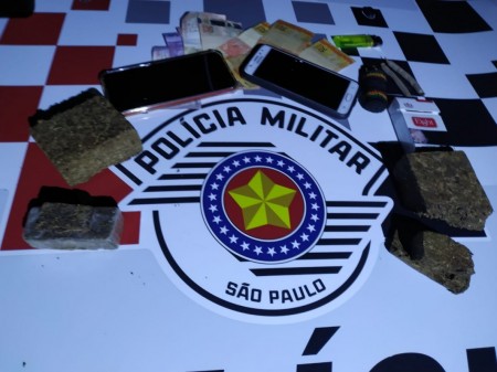 Polícia Militar prende três homens por tráfico e associação para o tráfico de drogas, e apreende cerca de 0,500 kg de maconha