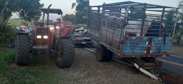 Passageiro de caminhonete morre v�tima de acidente de tr�nsito em estrada de acesso � Rodovia Comandante Jo�o Ribeiro de Barros