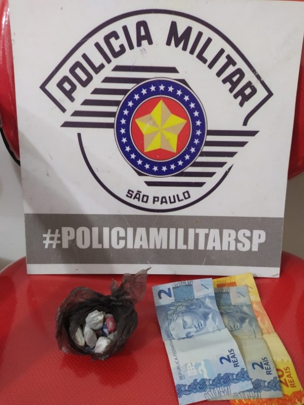 Mulher � flagrada transportando drogas em ambul�ncia de Salmour�o