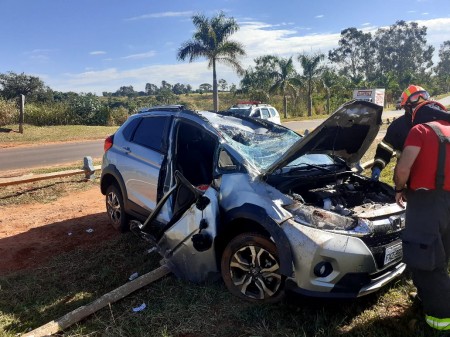 Capotamento de veículo deixa três mulheres feridas, em Osvaldo Cruz