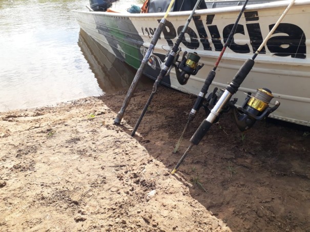 Pol�cia Ambiental multa dois homens em R$ 4 mil por pescarem no interior do Parque do Aguape�