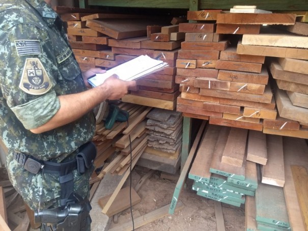Pol�cia Ambiental aplica multa de R$3,4 mil em madeireira de Osvaldo Cruz por venda sem licen�a