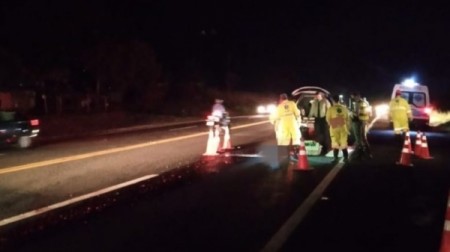 Pedestre morre após ser atropelado por mais de um veículo na SP-294