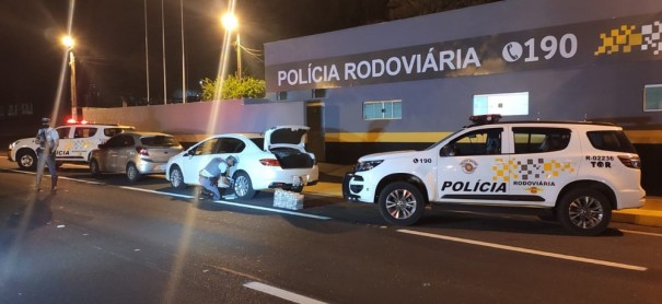 Fiscalizao na SP-270 apreende mais de 45 kg de cocana e prende trs pessoas em flagrante por trfico