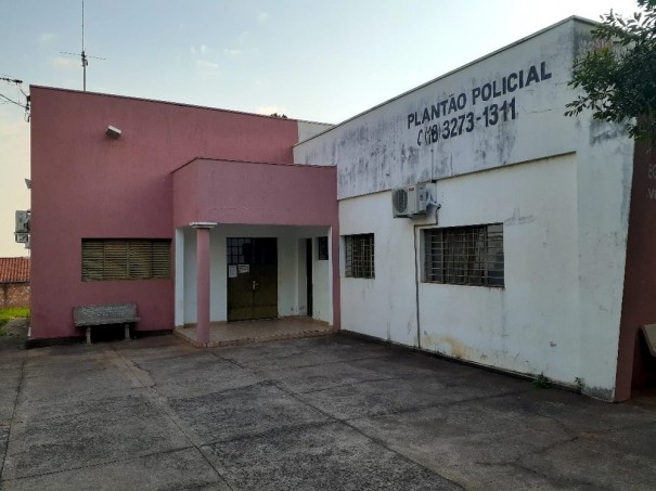 Suspeito de roubo morre baleado ap�s atirar contra policiais militares em �lvares Machado