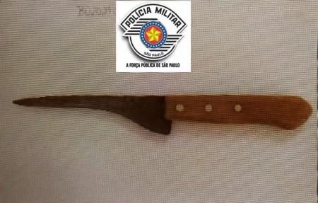 Com faca, homem ameaça de morte o próprio pai e a madrasta, mas acaba preso por violência doméstica