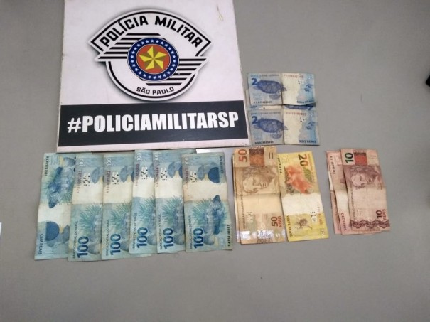 Durante sepultamento, mulher fica sozinha em casa de vel�rio e furta mais de R$ 700 em dinheiro