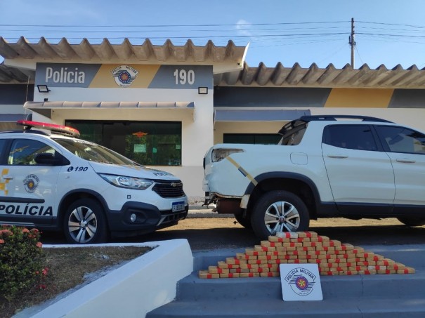 Opera��o apreende carga de pasta base de coca�na em fundo falso de picape em Adamantina