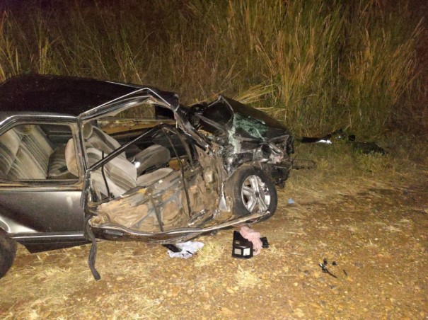 Batida frontal deixa quatro pessoas feridas na Rodovia J�lio Budiski, em Presidente Prudente