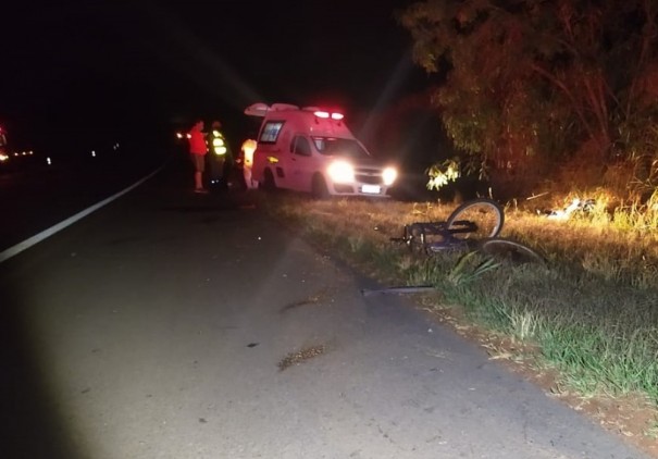 Ciclista de 23 anos morre ap�s bater de frente com micro-�nibus na Rodovia Assis Chateaubriand